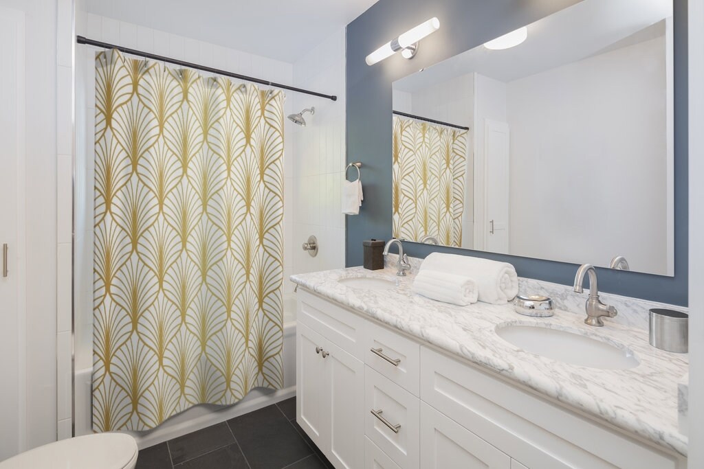 Peacock Fan Pattern Shower Curtain - Abstract Art Deco Chic Modern Bathroom Accessory in White and Gold